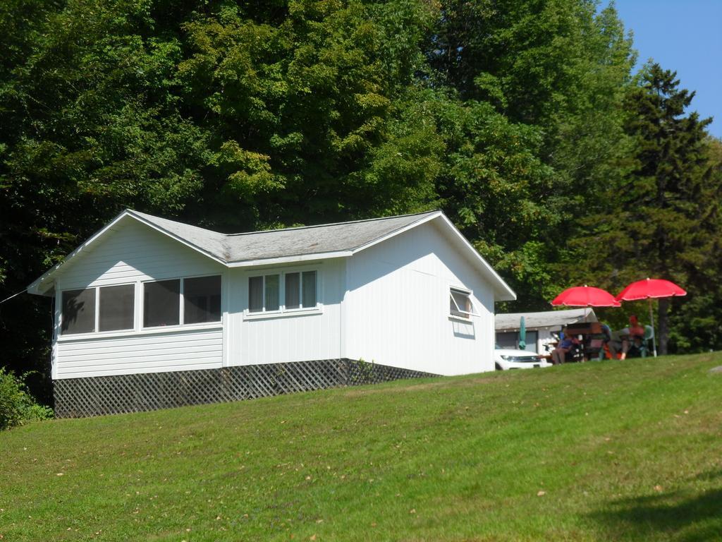 White Oak Motel & Cottages Holderness Eksteriør bilde